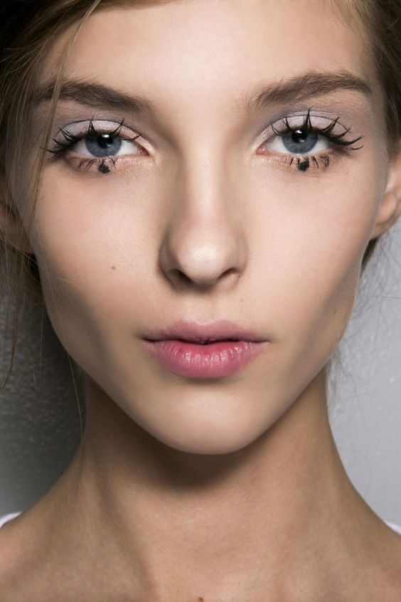 How to Pull off Doll Lashes