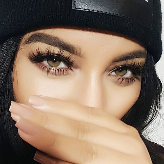 How to Pull off Doll Lashes