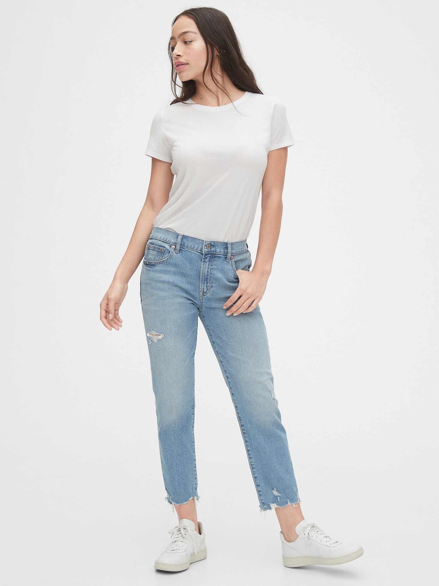 how to wear girlfriend jeans in gorgeously stylish new ways herstylecode How to Wear Girlfriend Jeans in Gorgeously Stylish New Ways