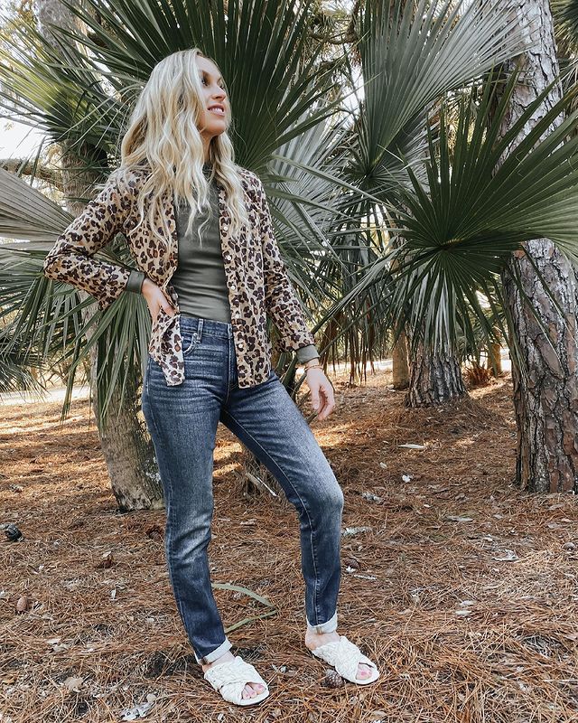 How to Wear Girlfriend Jeans in Gorgeously Stylish New Ways