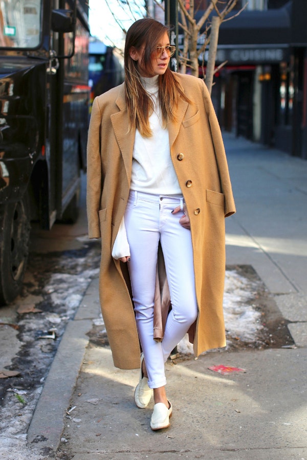 how to wear white jeans with this seasons top new fashion trends herstylecode 6 How to Wear White Jeans with This Season\'s Top New Fashion Trends