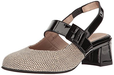 10 best luxury designer sandals for women 6 10 Best Luxury Designer Flat Sandals for Women